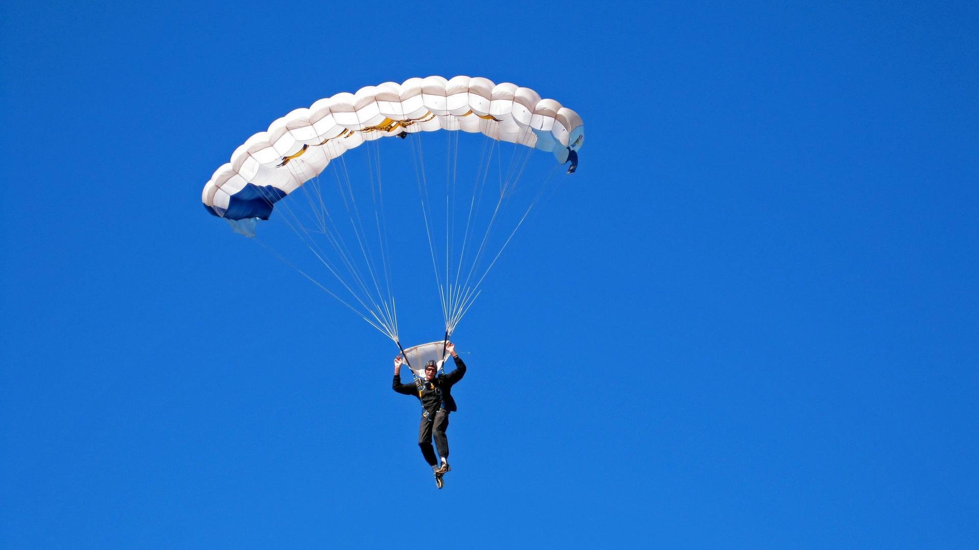 BLG惊险翻盘赛季传奇：逆境中的荣耀之光